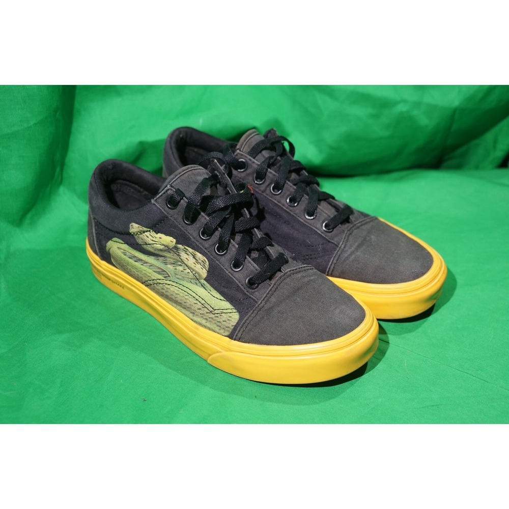Vans x National Geographic Old Skool Size US Womens 7.5 Frog‎ Wolf Snake